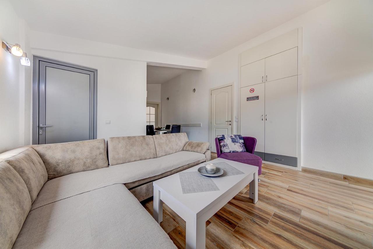 Delfin Apartments Sutomore Extérieur photo