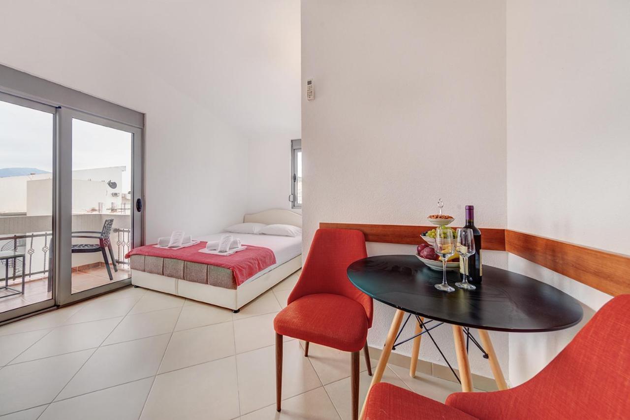 Delfin Apartments Sutomore Extérieur photo