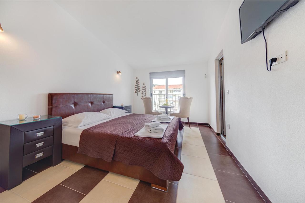 Delfin Apartments Sutomore Extérieur photo