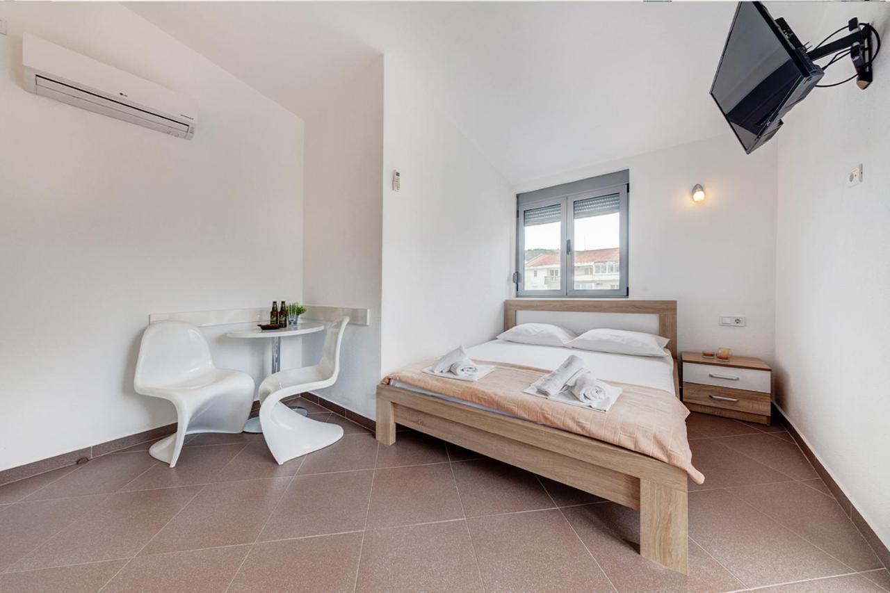 Delfin Apartments Sutomore Extérieur photo