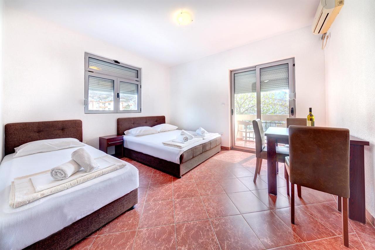 Delfin Apartments Sutomore Extérieur photo